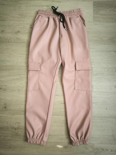 Koženkové nohavice, 146