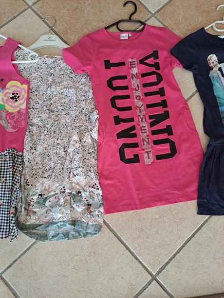 Mix oblečenia, 122–134