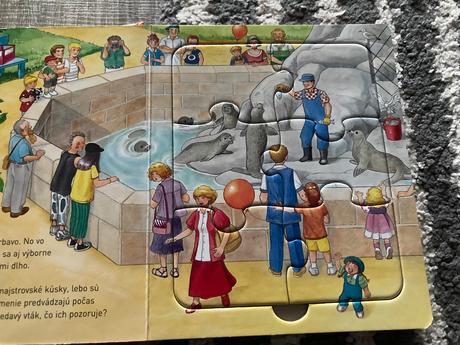 Knižka s puzzle v zoo,