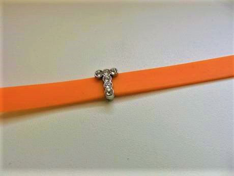 Plastový náramok s monogramom t, 