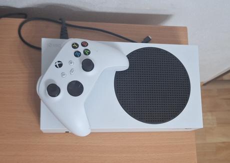 Predám hernú konzolu xbox series s, 