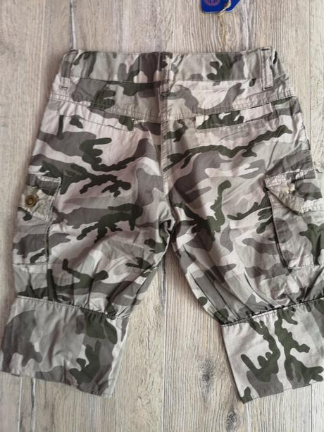 Trojstvrtove nohavice, 146