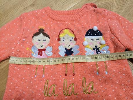 Svetrík s anjelikmi, 104