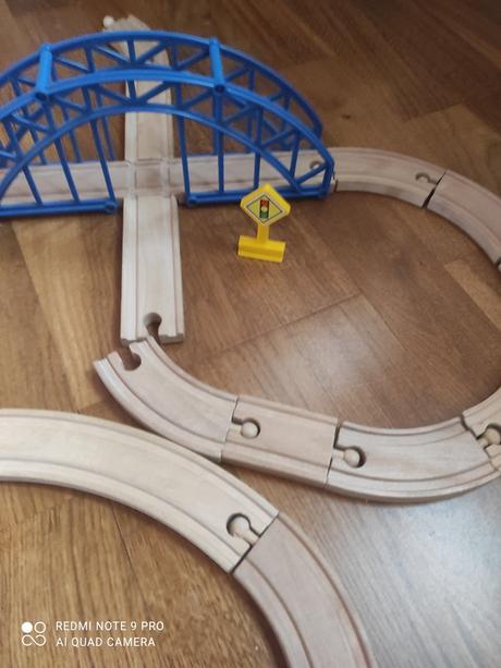 Drevená vlacikova dráha zo stanicou, 