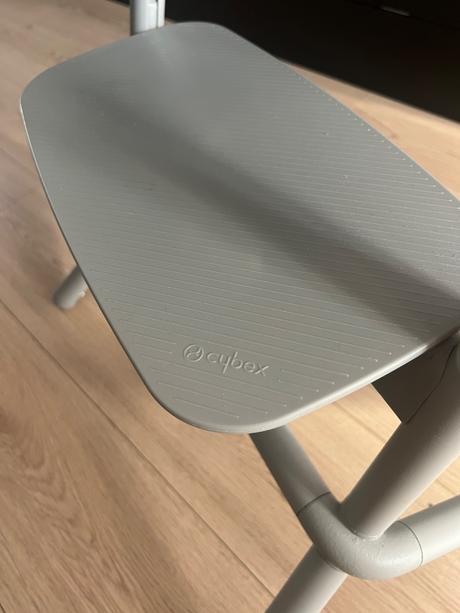 Rastúca detska stolička cybex,