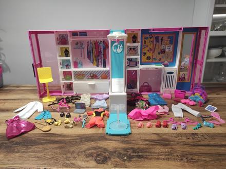 Barbie šatník,
