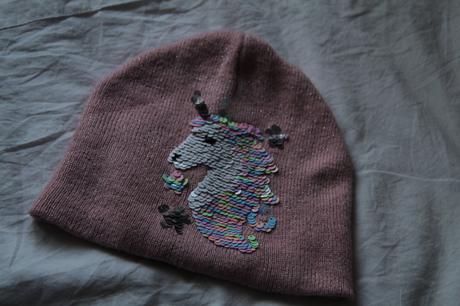 Čiapočka s pestrým obrázkom - jednorožec, topolino,92