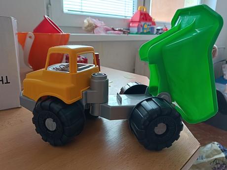 Auto do pieskoviska vyklapačka, 