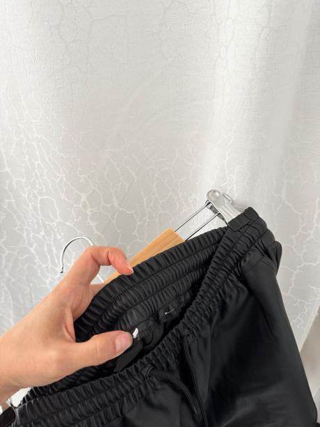 Čierne kozene kraťasy h&m, h&m,s