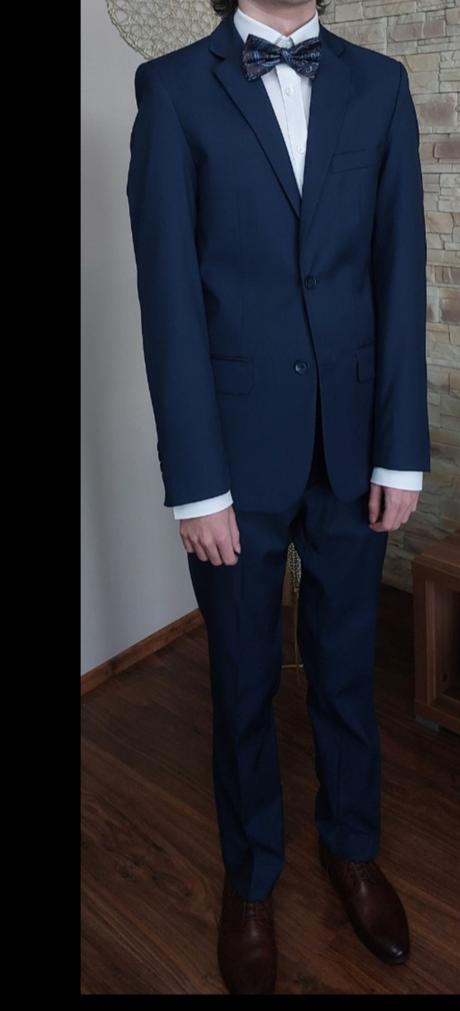 Chlapčenský oblek, 176