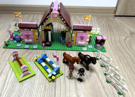 Lego friends 3189 stajne v heartlake, 