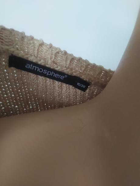 C 26  svetrik telovy  raz obleceny, atmosphere,s