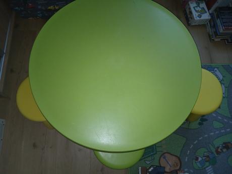 Stolík mammut + 3 stoličky,