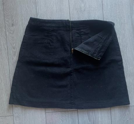 Čierna sukňa, gate,38