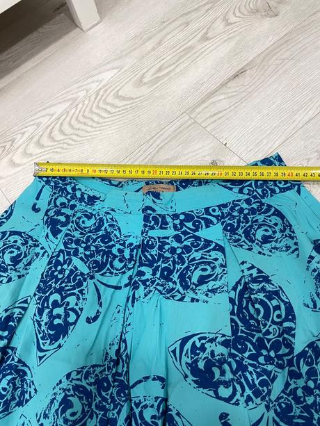 Sukňa s motýľmi, 40