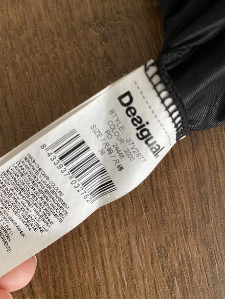 Čierne saty, desigual,38