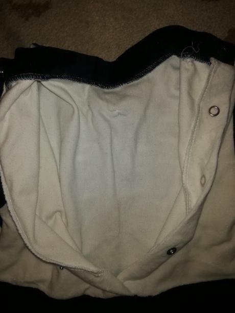 Zamatovy overal s motylikom, 80