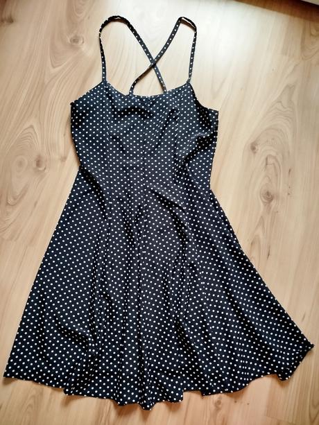 Šaty čierne bodkave s, 164