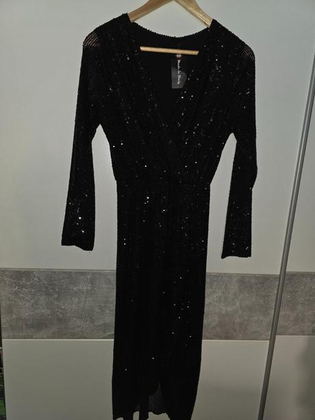 Filtrové čierne šaty,