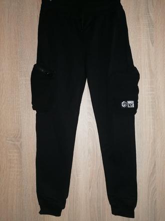 Teplákové nohavice, 134