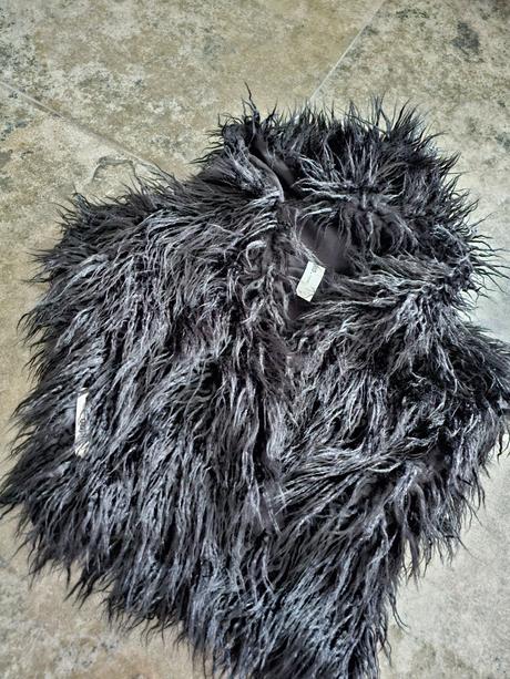 Extravagantna chlpatá vesticka booso, booso,122