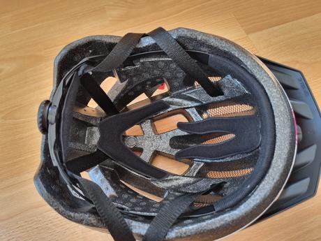 Dámska / dievčenská cyklistická prilba - nová, m