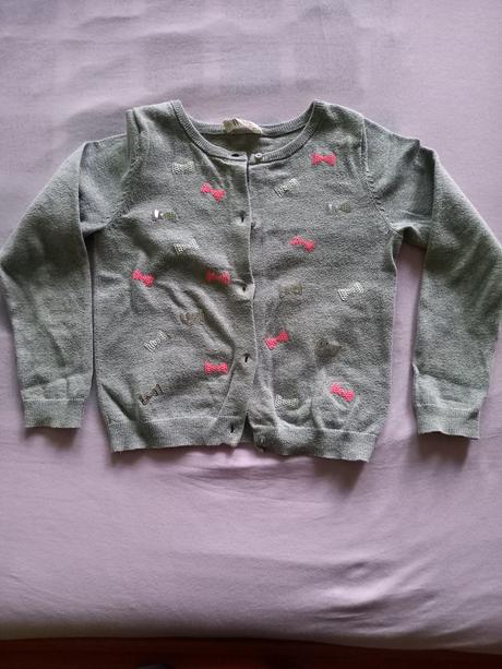 Svetrik s motýlikmi vel.110/116, h&m,116