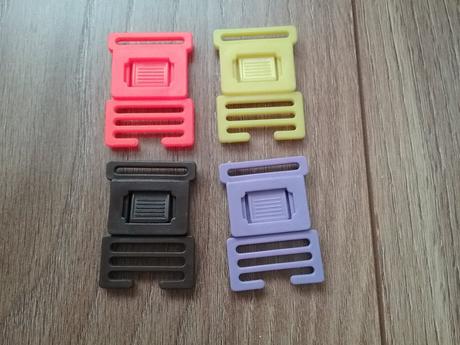 Spony na opasok,na traky,nášivky, 