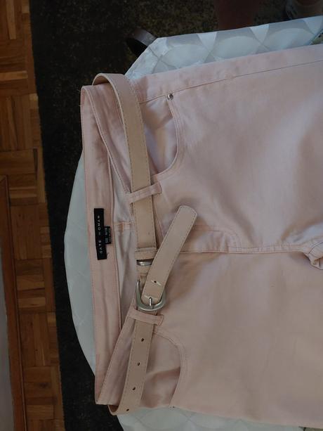 Dámske nohavice a reserved opasok, 38