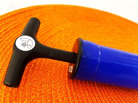 Ručná pumpa na nafukovanie lôpt,