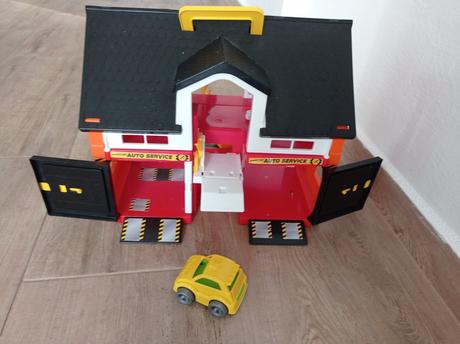 Poschodová autoopravovňa s výťahom a kladkou, 