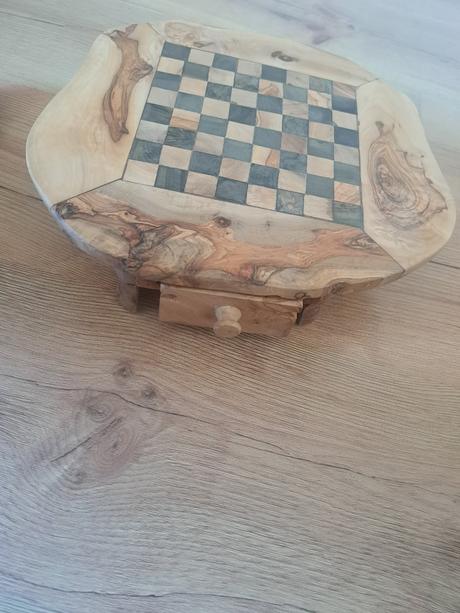 Šach z olivového dreva,