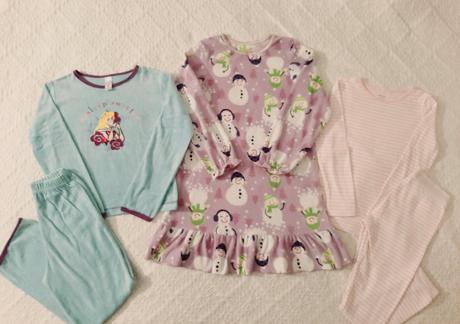 2 pyžamká a nočná košieľka 134/140, disney,134