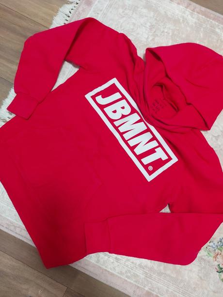 Dievcenska mikina, 146