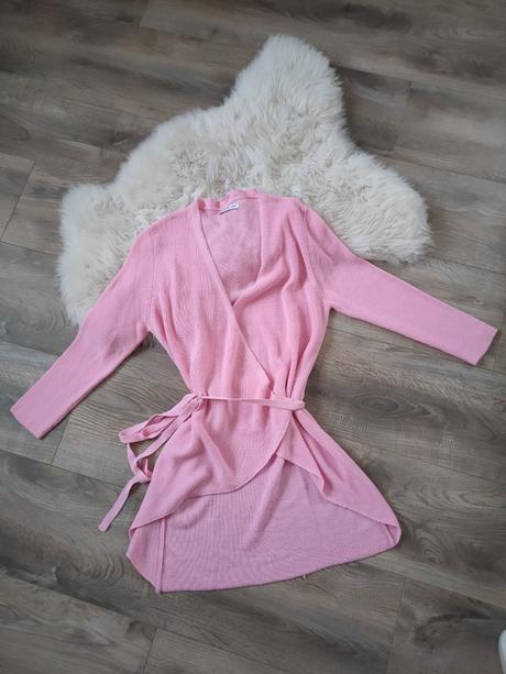 Zavinovaci svetrík, s