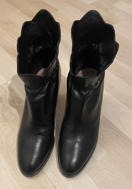 Red valentino kožené členkové čižmy, 37