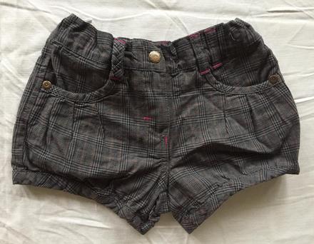 Kárované šortky, 116