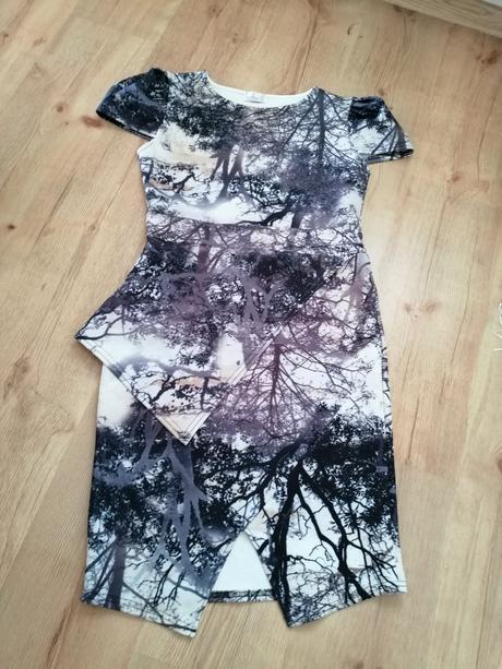 Šaty s prírodnou potlačou, 40