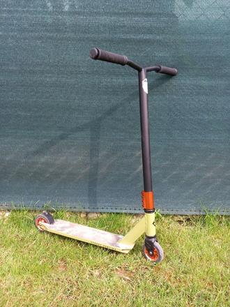 Kolobežka streetsurfing,