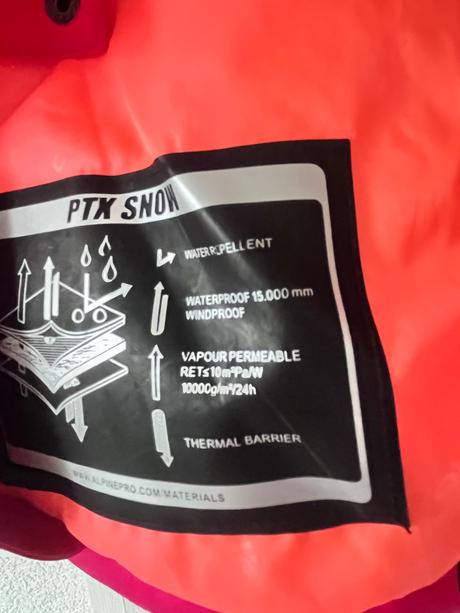 Výrazny komplet na svah, alpine pro,146