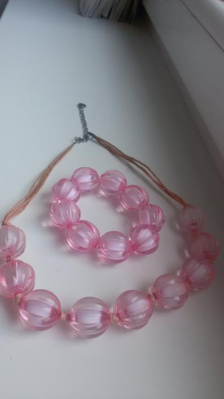 Náhrdelnik a náramok,