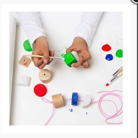 Drevené kocky+šnúrky (navliekanie), 