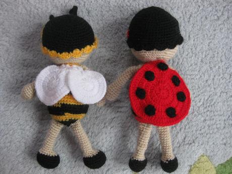 Hačkované chrobáčiky - lienka a včielka a psík,