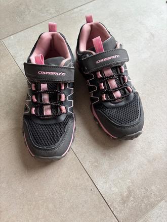 Turistické topanky, 32