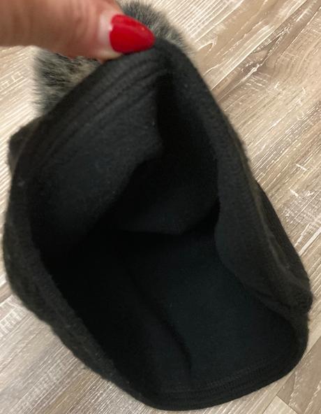 Dámska zimná čiapka s brmbolcom, 