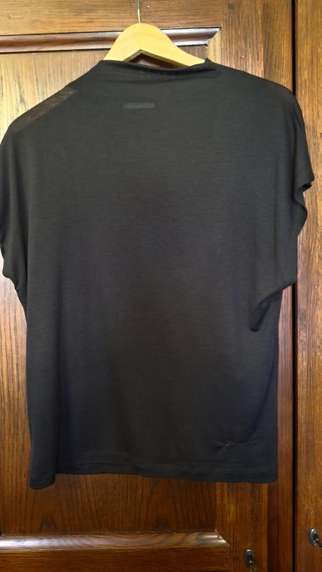 Čierny padavý top bruuns bazaar, s