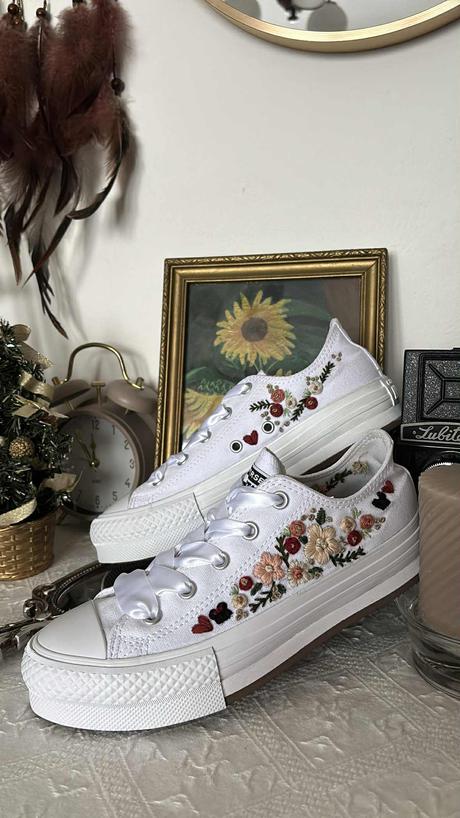 Plátené, ručne vyšívané tenisky, 36 - 42