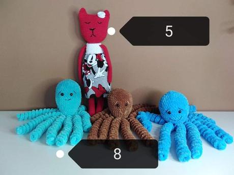 Háčkované hračky a deka,