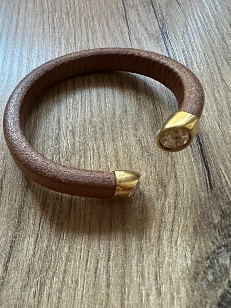 Kožený náramok,