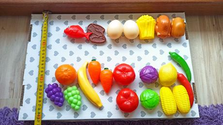 Box plný hračiek a stolička v 1, tučniak, 